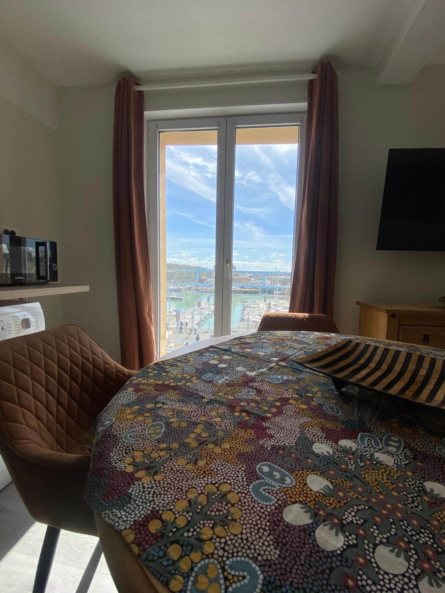 Etablissement 3 Etoiles Avec Ascenseur, 3 Appartements Lumineux Vue Port Avec Balcon, 200M De La Mer, Wifi Fibre, Tous Service Inclus Дьепп Экстерьер фото